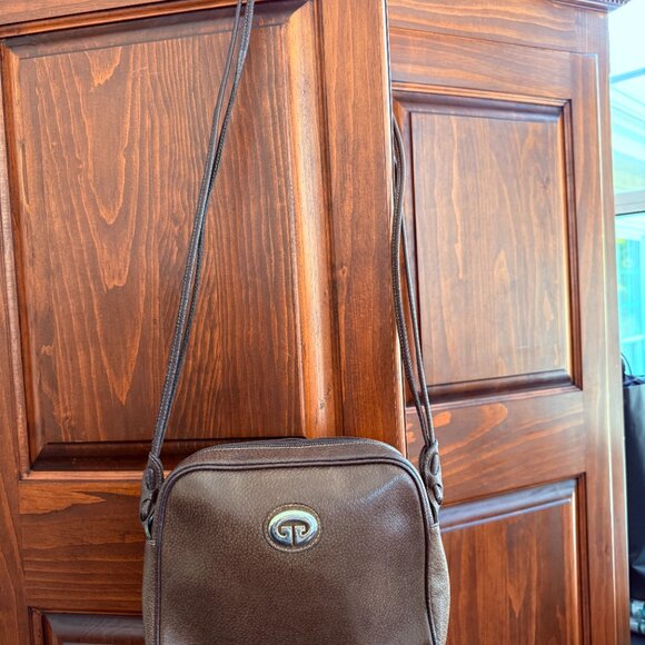 VINTAGE "GUCCI" PEBBLED LEATHER CROSSBODY BAG - Picture 4 of 5